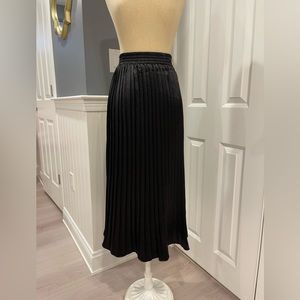She & Sky Pleated Skirt